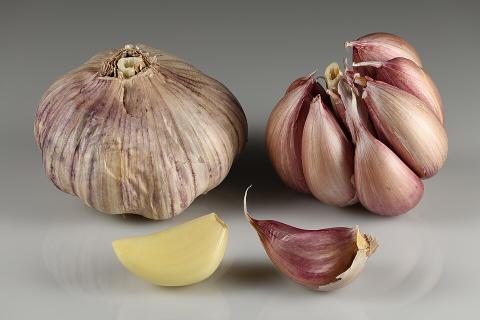 2 garlic bulbs 